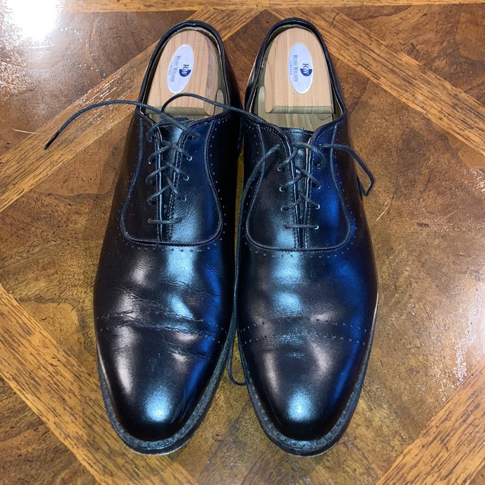 Allen Edmonds 10.5 D. Black lace ups. Vernon.